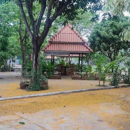 Erawan Guesthouse Pakse Exterior foto