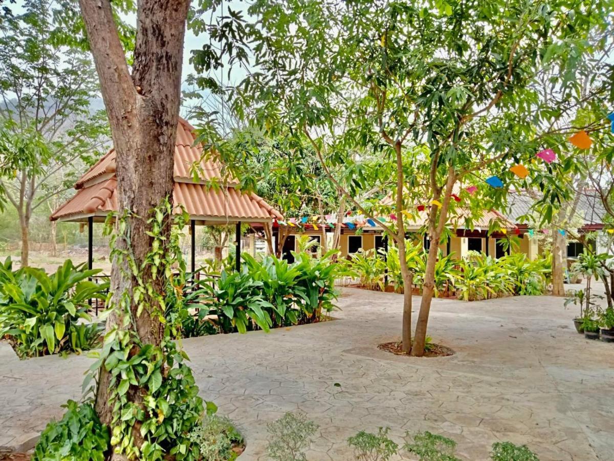 Erawan Guesthouse Pakse Exterior foto